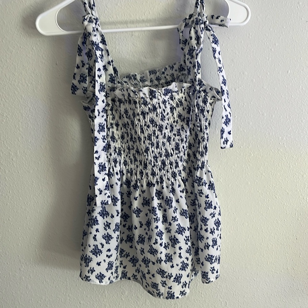 Size Small flower top